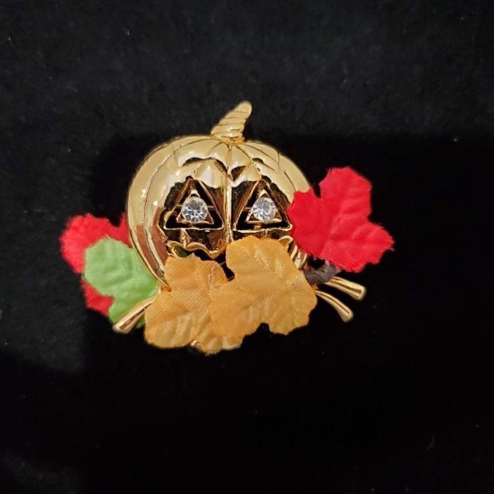 Avon Pumpkin Brooch Halloween Pin Rhinestone Eyes